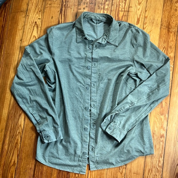 Men’s L LuLu Lemon Button up - Picture 2 of 4